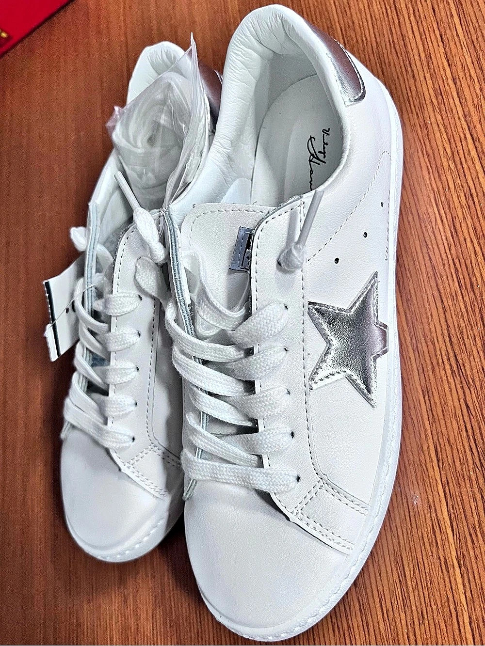 Vintage Carla Skater Sneaker White & Silver Sneakers NWT